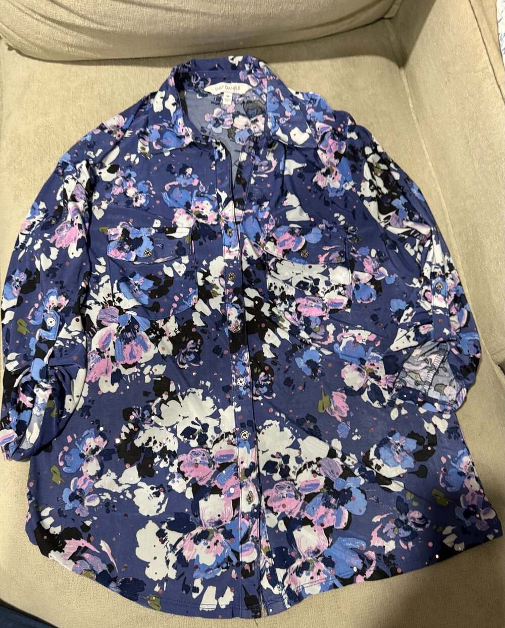 Emily Daniels Blouse Size M Blue Floral Button Down Sequins 3/4 sleeve w/button